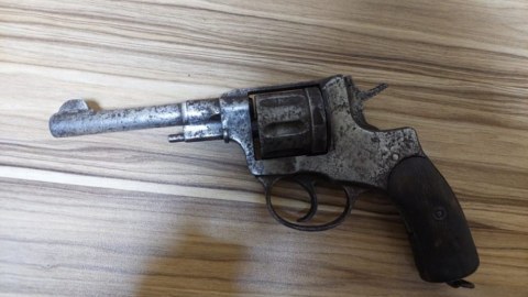 Keçmiş məhkumdan silah aşkarlandı
