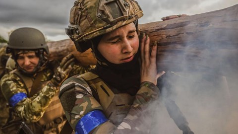 Bütün adrenalin və emosiyalar müharibəyə həsr olunmalıdır - ZELENSKİ