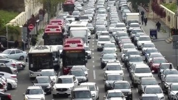 Paytaxtda 348 avtobus ünvana gecikir