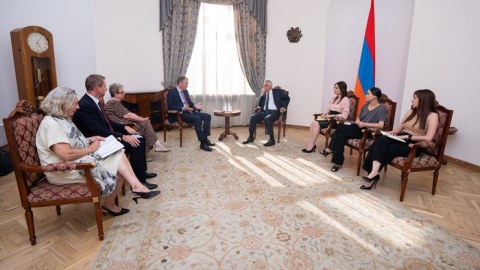 Toivo Klaar İrəvanda Laçını müzakirə etdi 