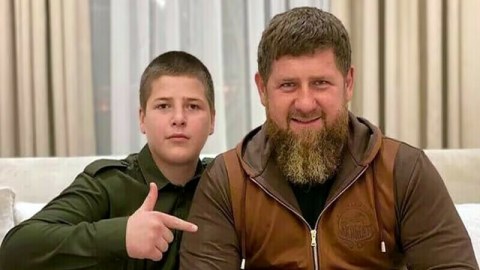 Kadırovun oğlu Quranı yandıran şəxsi həbsxanada döyüb