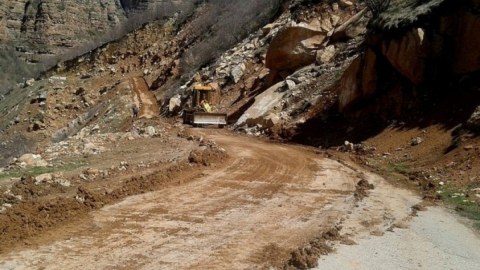 Quba-Xınalıq yolunda problem yarandı - Yağışa görə...