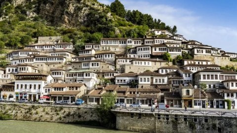 Turistlər hesabı ödəmədi - İşə baş nazir qarışdı