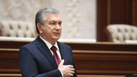 Mirziyoyev Heydər Əliyevin məzarını ziyarət etdi