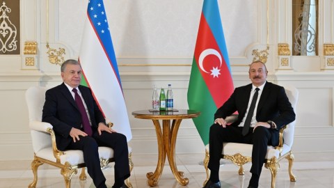 İlham Əliyev və Mirziyoyev birgə bəyanatla çıxış etdilər