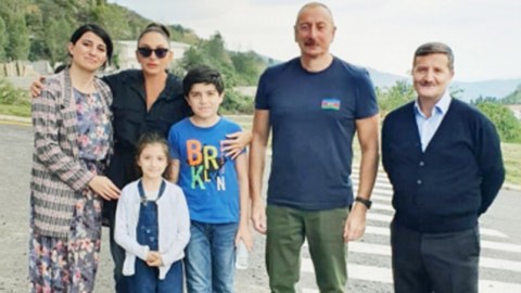 Balaca qız Prezident və xanımını evlərinə dəvət etdi