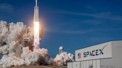 “SpaceX” daha 22 peyki orbitə çıxardı