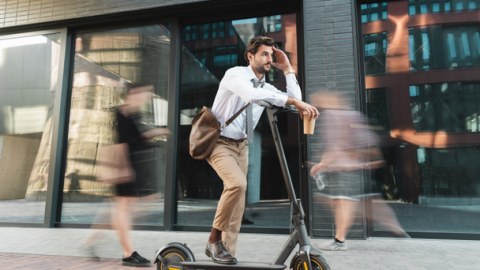 Paris elektrikli skuterlərin icarəsini YASAQLAYACAQ