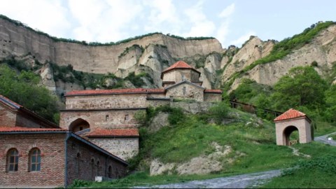 6-cı əsrə aid monastırda torpaq sürüşməsi 