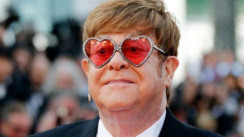 Elton Con xəstəxanaya yerləşdirildi