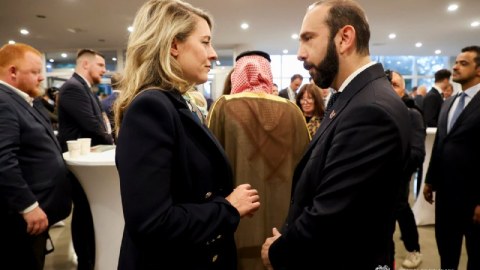 Mirzoyan kanadalı həmkarı ilə danışıqlar apardı