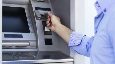 Azərbaycanda bankomatların və terminalların sayı artıb