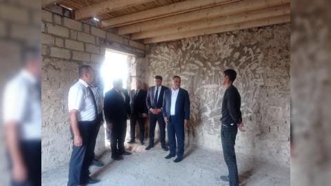 İcra başçısı evi yanan vətəndaşla görüşüb - FOTO