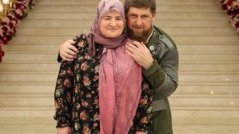 Kadırov ABŞ-a müraciət etdi: Anamı "qara siyahı"dan çıxarın!