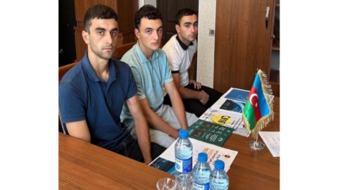 BQXK sərhəddə saxlanılan erməni futbolçularla görüşdü