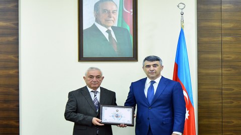 Məhkəmə sədri təqaüdə göndərildi