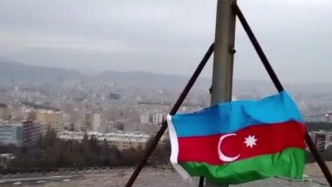 Təbrizdə Azərbaycan bayrağı dalğalandı - VİDEO