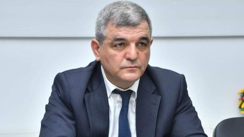 Deputat Çingiz Abdullayevi müdafiə etdi: Onun getməyini istəmirəm
