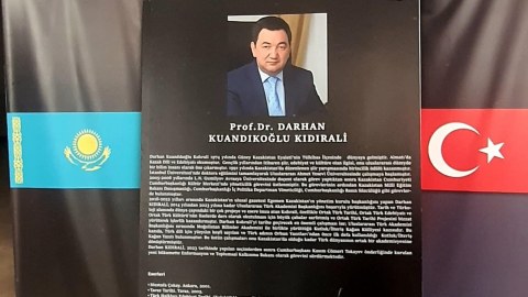 Darhan Kıdıralıya Yunus Əmrə Mükafatı verildi