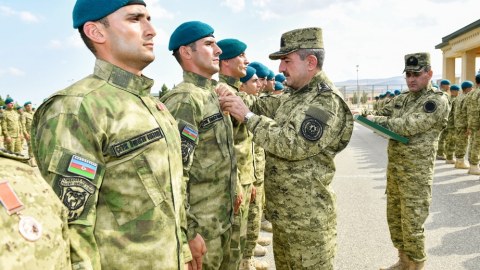 Hərbçilərə orden və medallar təqdim edildi 