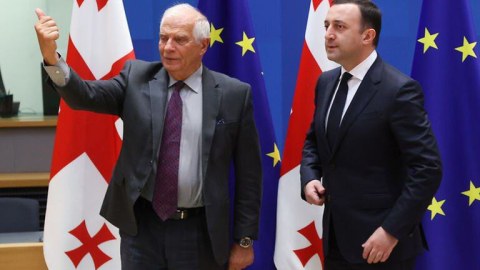 Borrel Gürcüstana səfər edəcək 