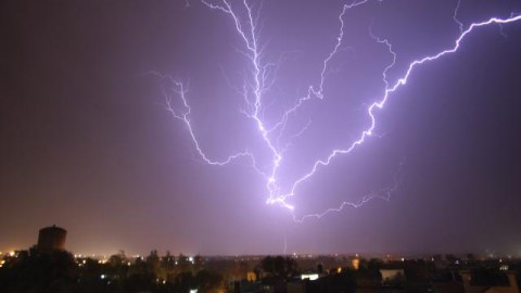 2 saat ərzində 61 min ildırım - 12 nəfər ölüb