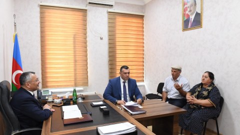 Rövşən Rzayev vətəndaşların növbəti qəbulunu keçirib