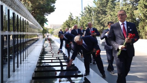 Slovakiya Milli Şurasının sədri Şəhidlər xiyabanında - FOTO