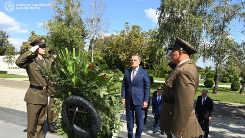 XİN başçısı Xorvatiyada abidəni ziyarət etdi