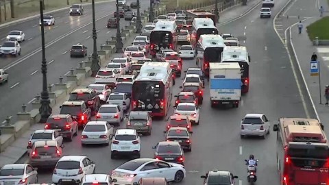 Bakıda onlarla avtobus gecikir