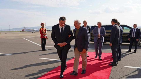 Borrel Gürcüstana gəldi