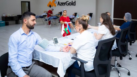 “AzerGold”un əməkdaşları könüllü qan veriblər - FOTO