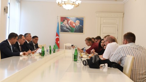 Dövlət Komitəsində əcnəbi jurnalistlə görüş keçirilib - FOTOLAR