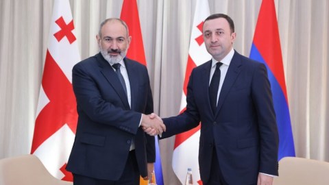 Paşinyan Qaribaşviliyə də xahiş etdi