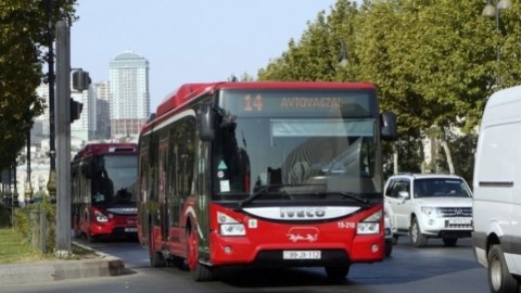 Avtobuslar bu yollarda tıxacda qalıblar