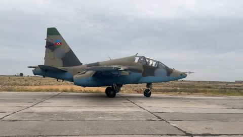 Ordumuz Su-25 qırıcılarını havaya qaldırdı - VİDEO
