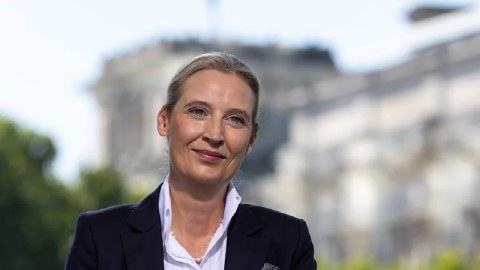 Bundestaqın deputatı "Hitler Almaniyası"nı öz ölkəsi hesab edir