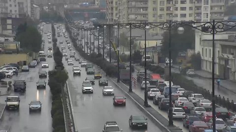 "Qələbə" dairəsində təmir aparılır - Yolda tıxac yarandı