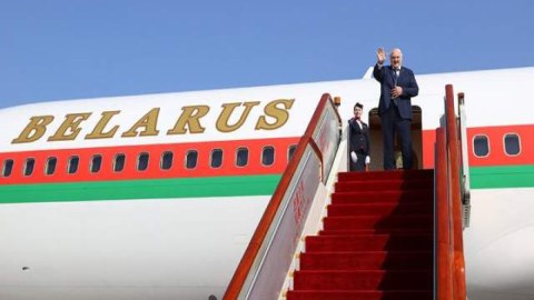 Lukaşenko Rusiyaya getdi