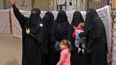 Misir məktəblərdə qızların niqab taxmasını qadağan edir