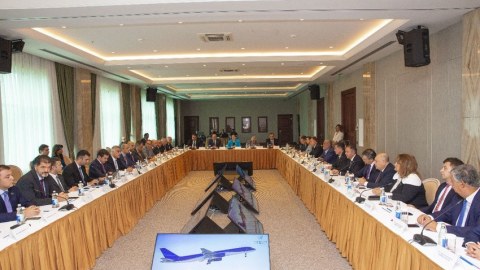 AZAL rəhbərliyi deputatlarla görüşdü 