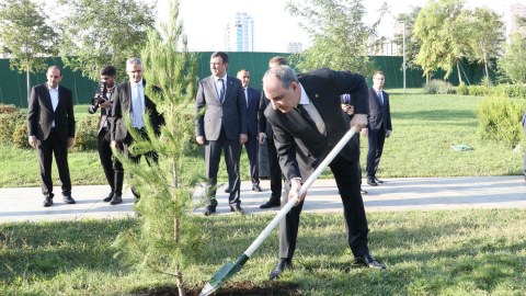 Baş prokurorlar Fəxri xiyabanı və Şəhidlər xiyabanını ziyarət edib - FOTOLAR