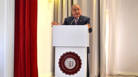Eldar Quliyev yeni qəbul olmuş tələbələrlə görüşdü - FOTOLAR