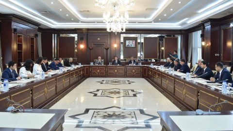 Parlamentin plenar iclasına 11 qanun təklif edildi