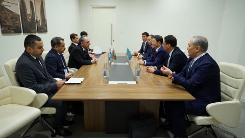 Kamran Əliyev Qazxıstanın baş prokuroru ilə görüşüb
