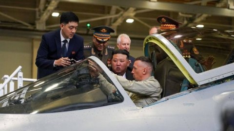 Kim Çen İn Rusiya raketləri ilə maraqlanır 