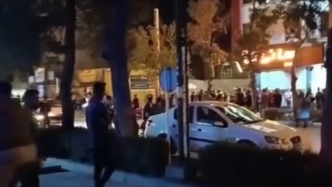 İranda kütləvi aksiyalar - Polis atəş açdı