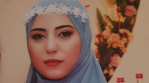 21 yaşlı qız itkin düşdü 