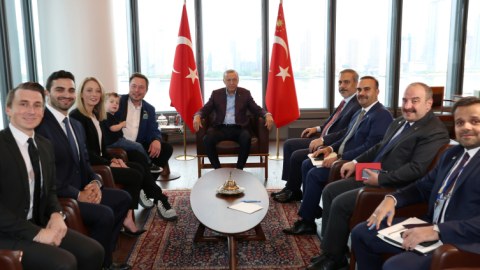 Ərdoğan İlon Maskla görüşüb, ona kitab hədiyyə edib - FOTO