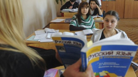Rus dilində təhsil şagirdləri 